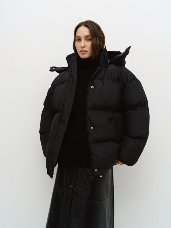 Пуфер oversize в чорному кольорі