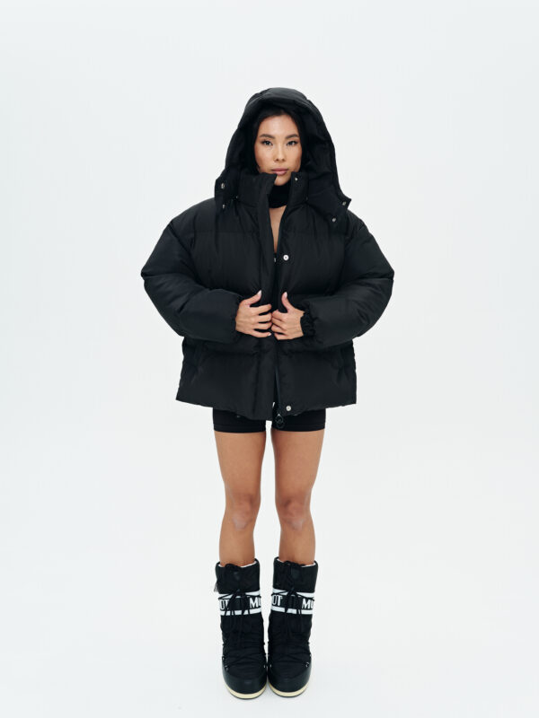 Пуфер oversize в чорному кольорі