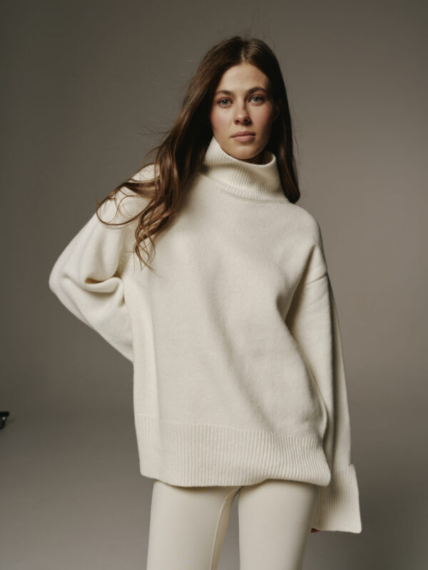 СВЕТР OVERSIZE З ВИСОКИМ КОМІРОМ